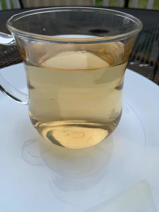 H&T_Essence White Tea_Drink